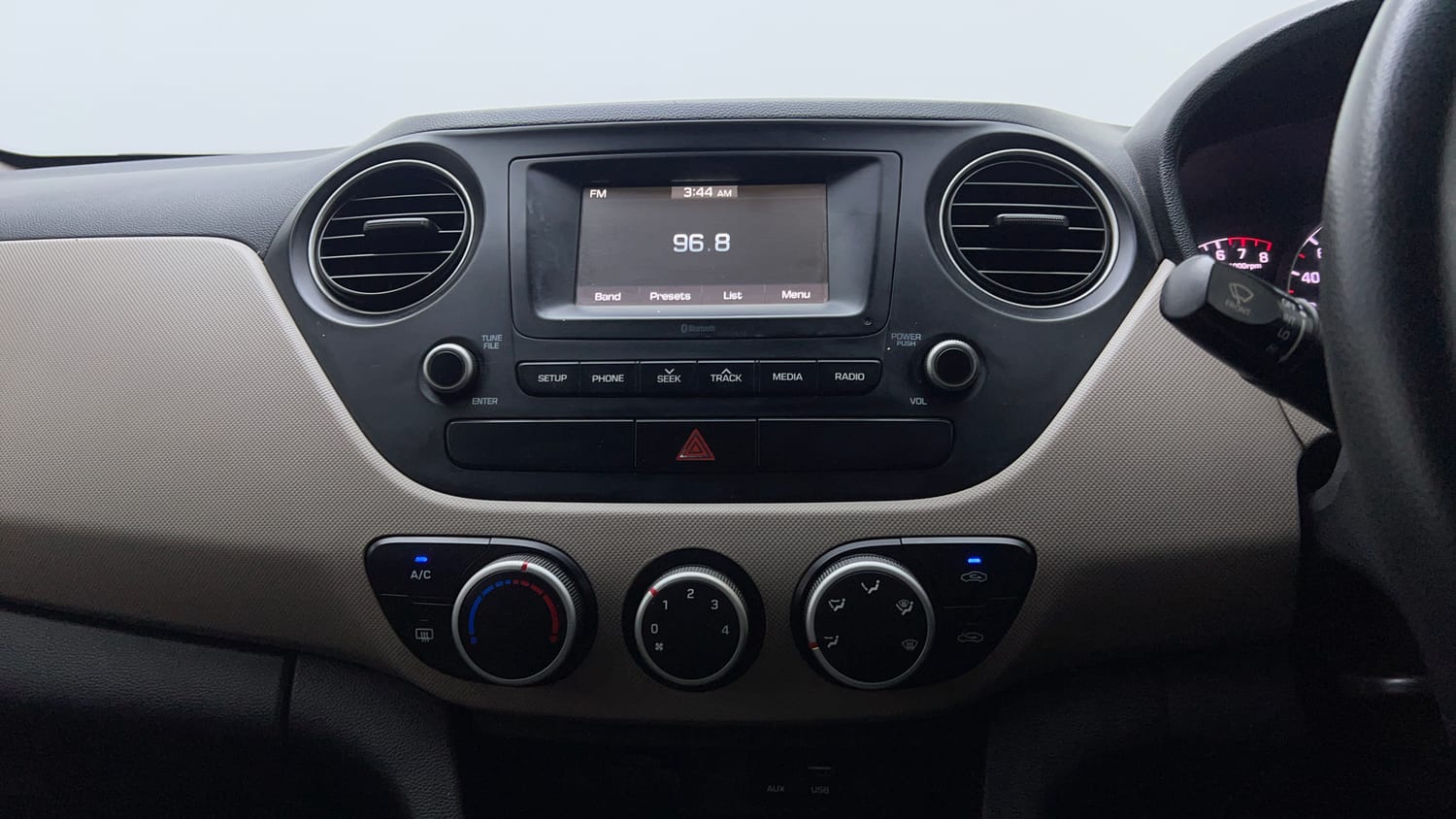 Used 2017 Hyundai Grand i10 Sportz 1.2 Kappa VTVT Petrol Manual top_features Integrated (in-dash) music system