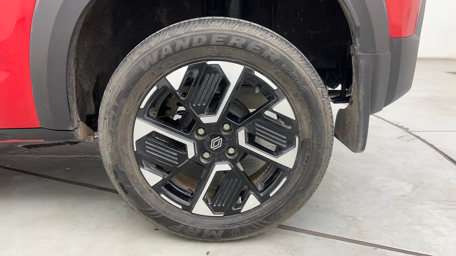 Used 2026 Renault Kiger Emotion CVT Turbo Dual Tone Petrol Automatic tyres LEFT REAR TYRE RIM VIEW