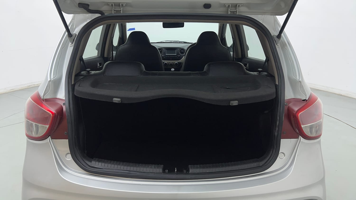 Used 2017 Hyundai Grand i10 Sportz 1.2 Kappa VTVT Petrol Manual interior DICKY INSIDE VIEW