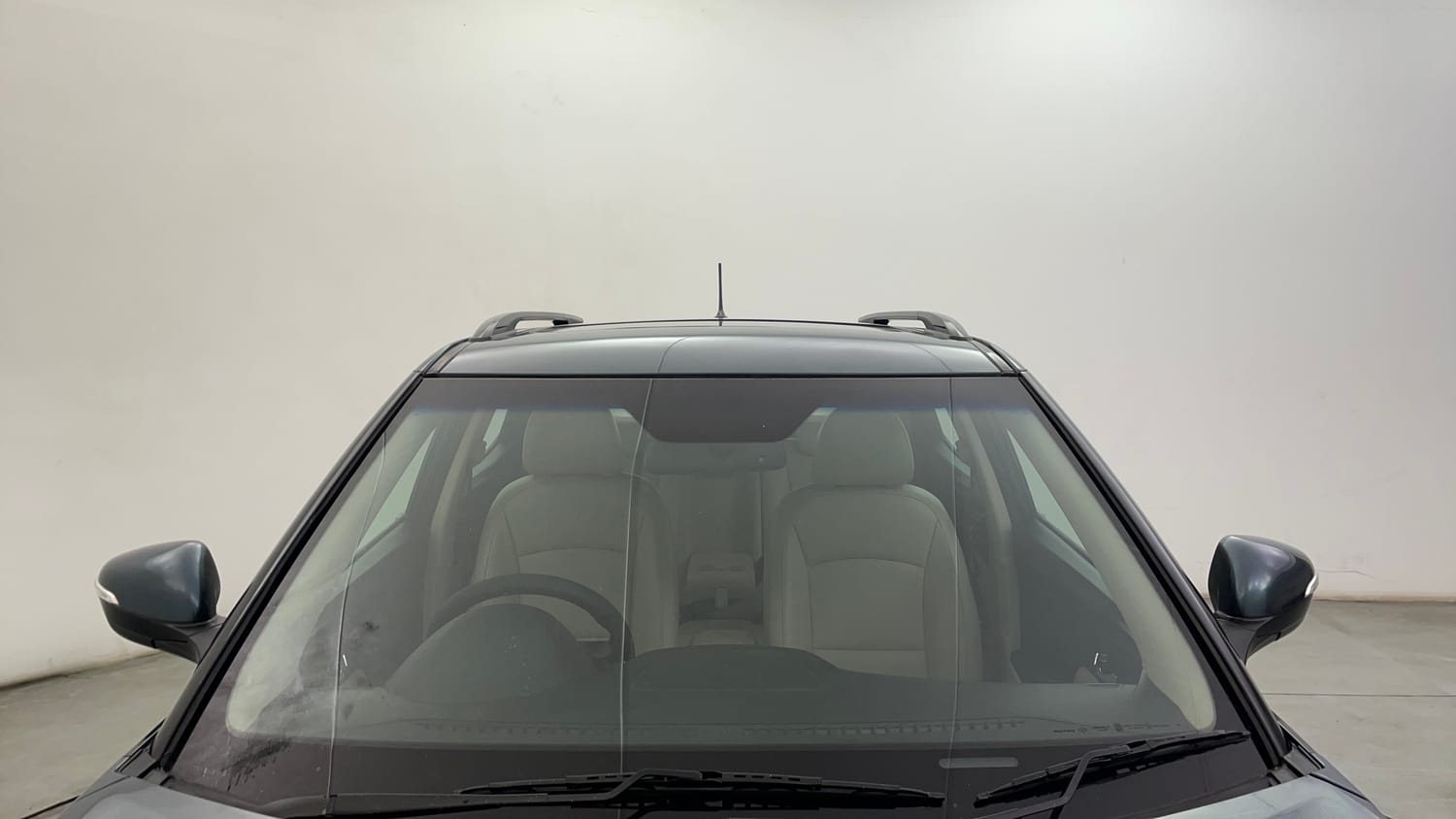 Used 2022 Mahindra XUV 300 W8 (O) 1.5 Diesel AMT Diesel Automatic exterior FRONT WINDSHIELD VIEW