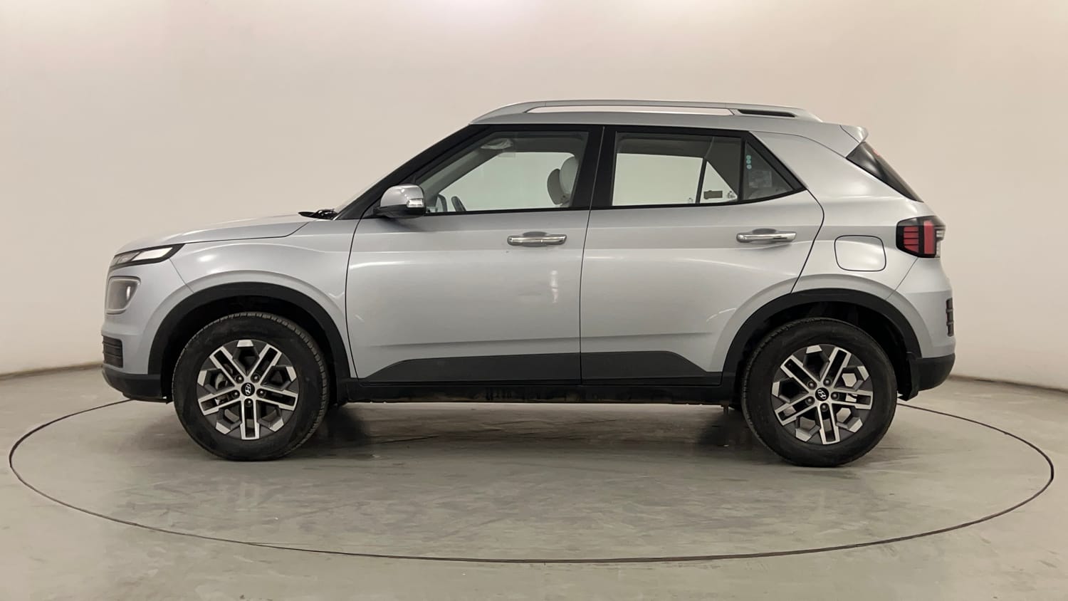 Used 2023 Hyundai Venue SX (O) 1.0 Turbo DCT Petrol Automatic exterior LEFT SIDE VIEW
