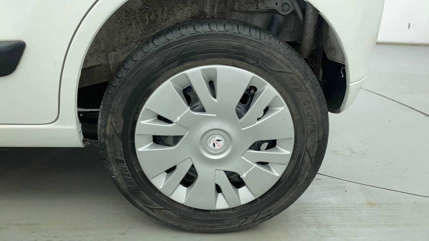 Used 2018 Maruti Suzuki Wagon R 1.0 VXI AMT Petrol Automatic tyres LEFT REAR TYRE RIM VIEW