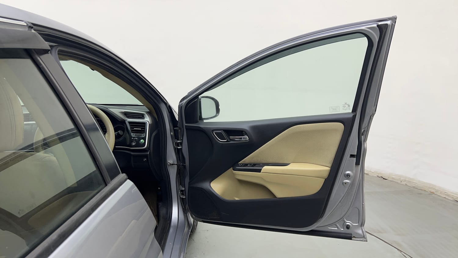 Used 2019 Honda City V CVT Petrol Petrol Automatic interior RIGHT FRONT DOOR OPEN VIEW