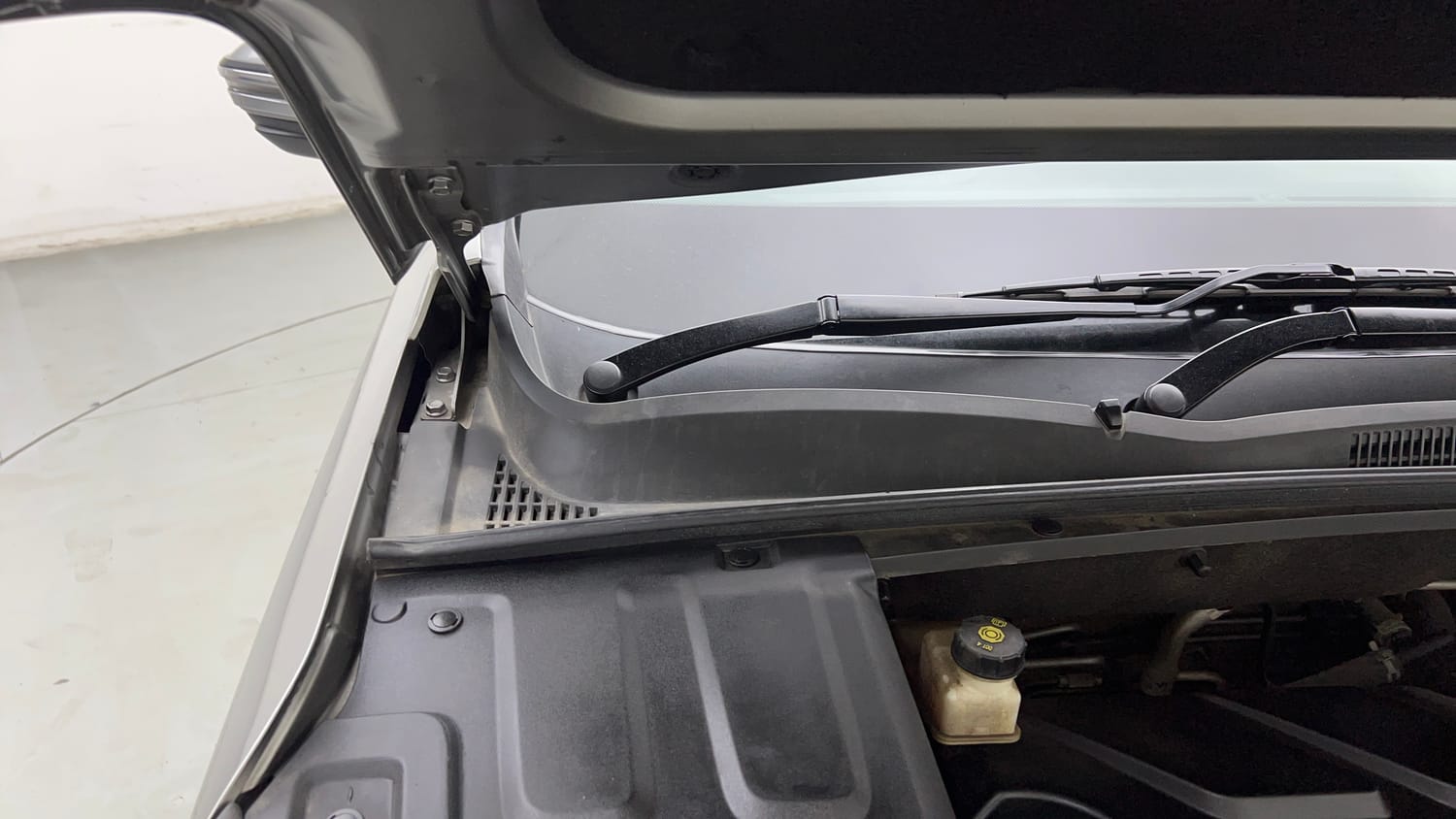 Used 2019 MG Motors Hector Sharp 1.5 DCT Petrol Petrol Automatic engine ENGINE RIGHT SIDE HINGE & APRON VIEW