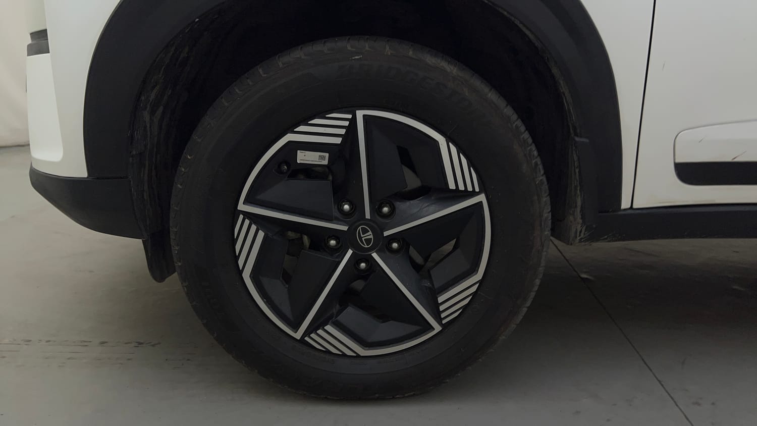 Used 2024 Tata Nexon Fearless 1.2 Revotron Petrol 6MT DT Petrol Manual tyres LEFT FRONT TYRE RIM VIEW