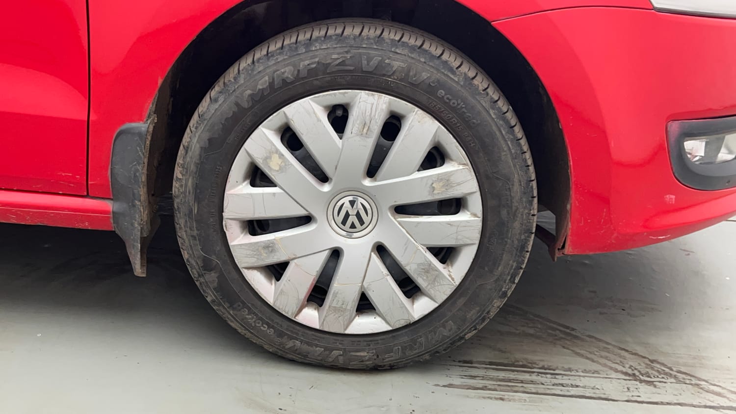 Used 2012 Volkswagen Polo Comfortline 1.2L (P) Petrol Manual tyres RIGHT FRONT TYRE RIM VIEW