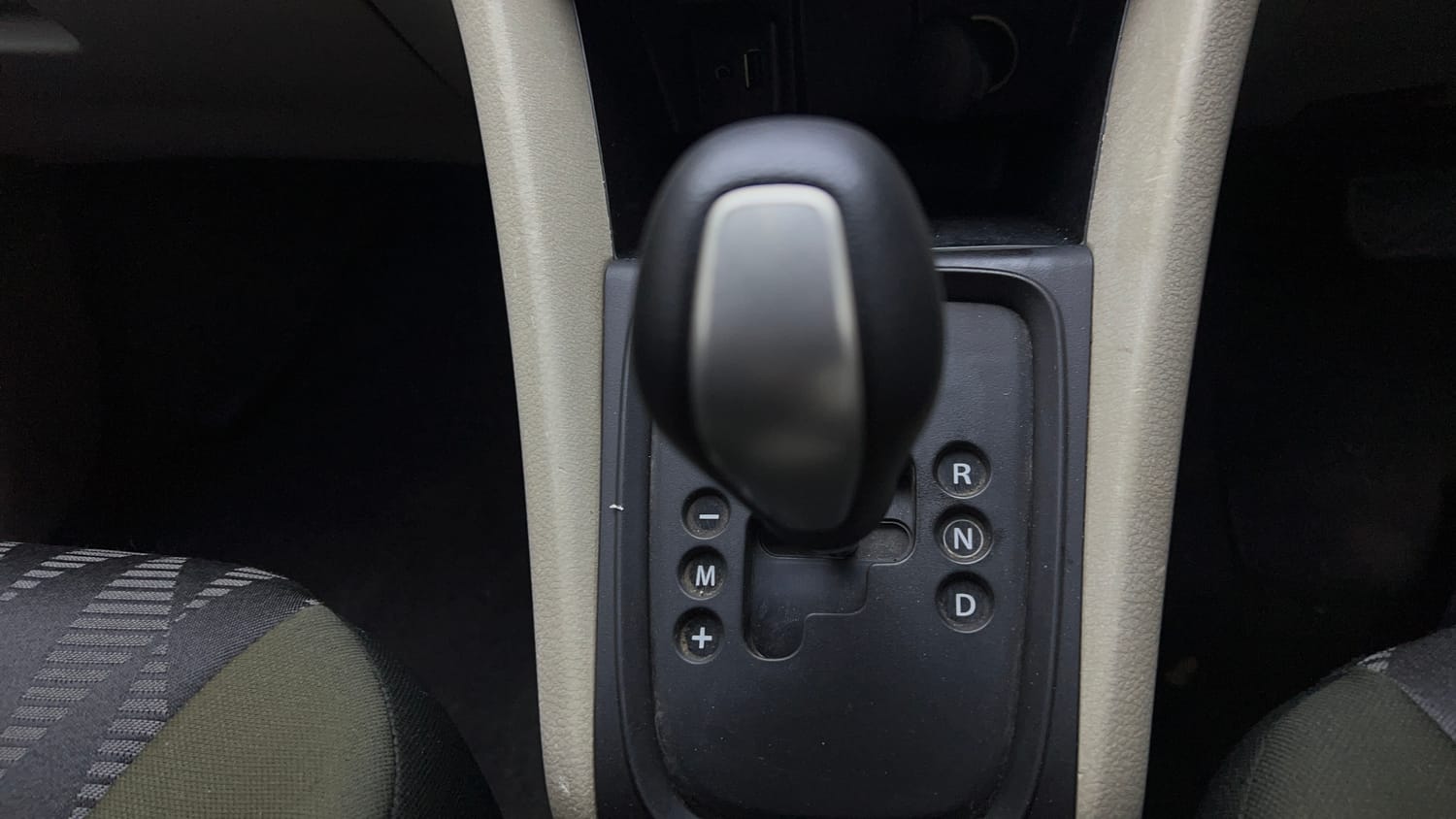 Used 2014 Maruti Suzuki Celerio VXi AMT Petrol Automatic interior GEAR  KNOB VIEW