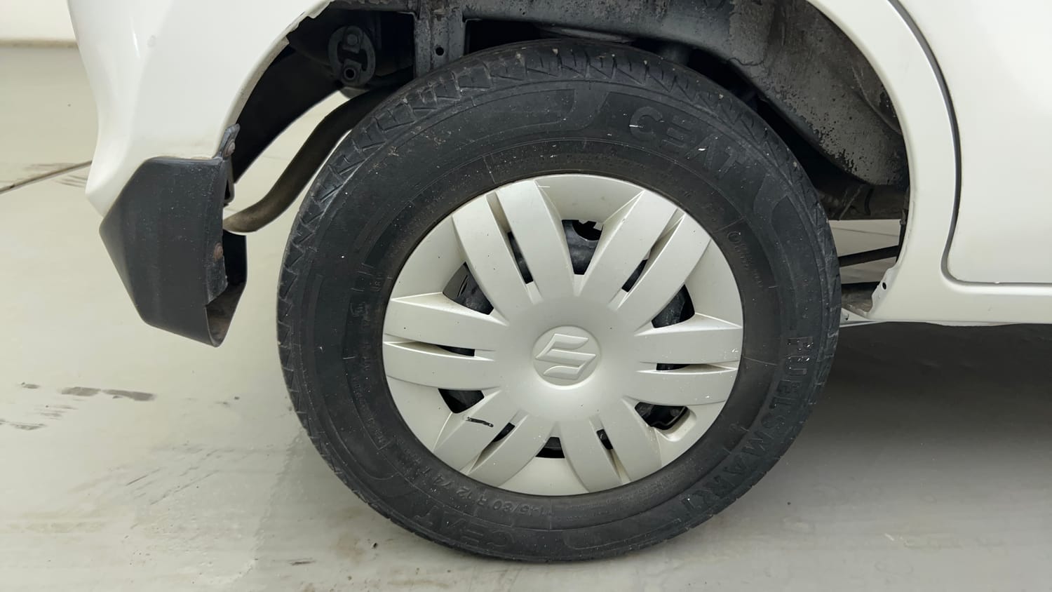 Used 2019 Maruti Suzuki Alto 800 LXi Petrol Manual tyres RIGHT REAR TYRE RIM VIEW