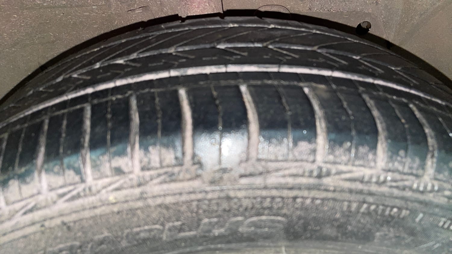 Used 2016 Ford Figo Trend 1.2 Ti-VCT Petrol Manual tyres RIGHT FRONT TYRE TREAD VIEW