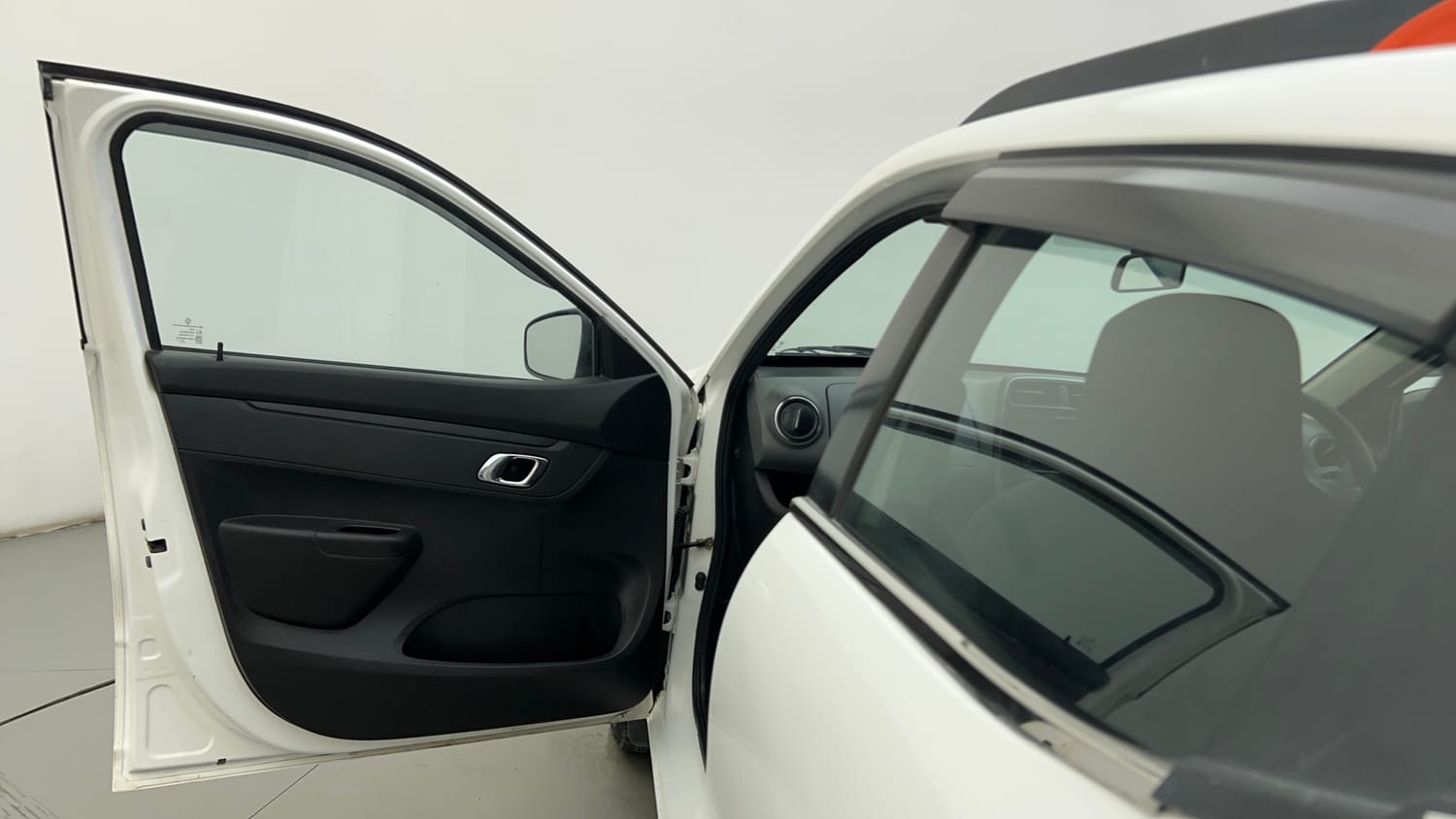 Used 2018 Renault Kwid RXT (O) 1.0 SCE Edition Petrol Manual interior LEFT FRONT DOOR OPEN VIEW