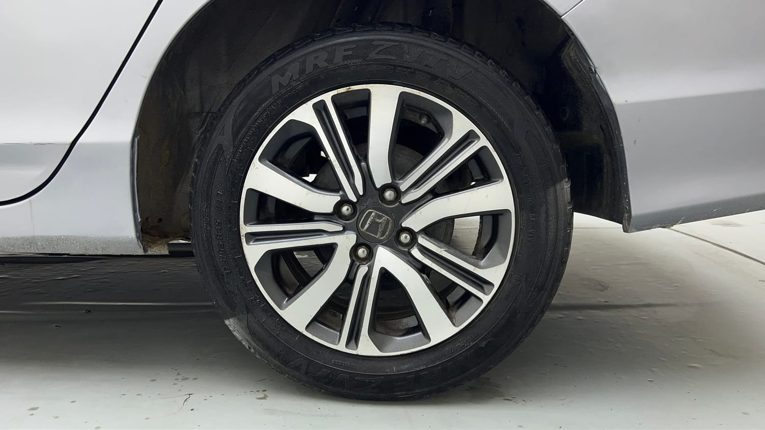 Used 2019 Honda City V CVT Petrol Petrol Automatic tyres LEFT REAR TYRE RIM VIEW