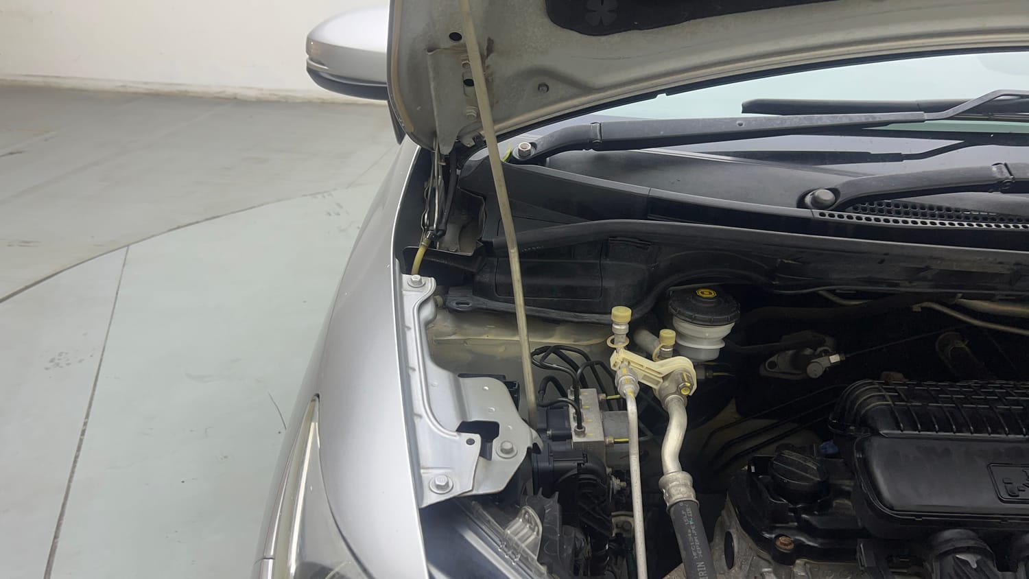 Used 2016 Honda Jazz VX Petrol Petrol Manual engine ENGINE RIGHT SIDE HINGE & APRON VIEW
