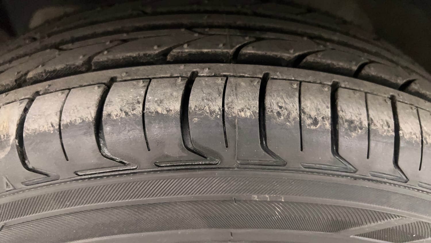 Used 2018 Ford Figo Titanium 1.2 Ti-VCT Petrol Manual tyres LEFT FRONT TYRE TREAD VIEW