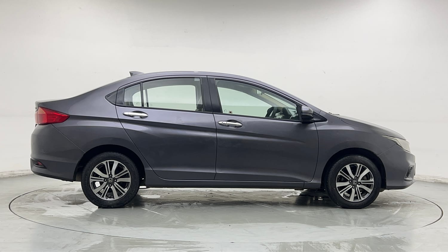 Used 2019 Honda City V Petrol Petrol Manual exterior RIGHT SIDE VIEW