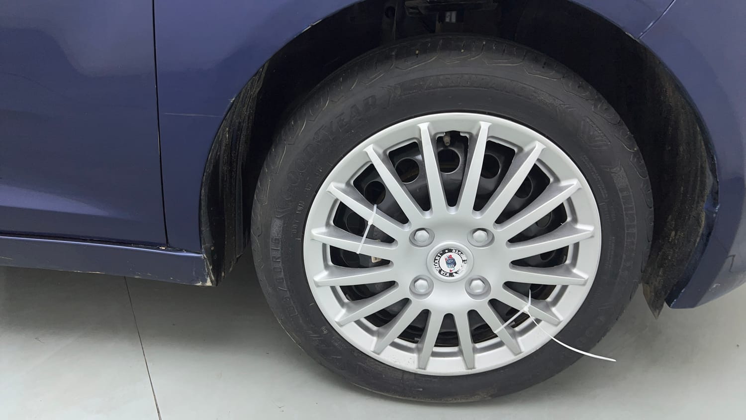 Used 2024 Tata Altroz XTA Petrol Petrol Automatic tyres RIGHT FRONT TYRE RIM VIEW