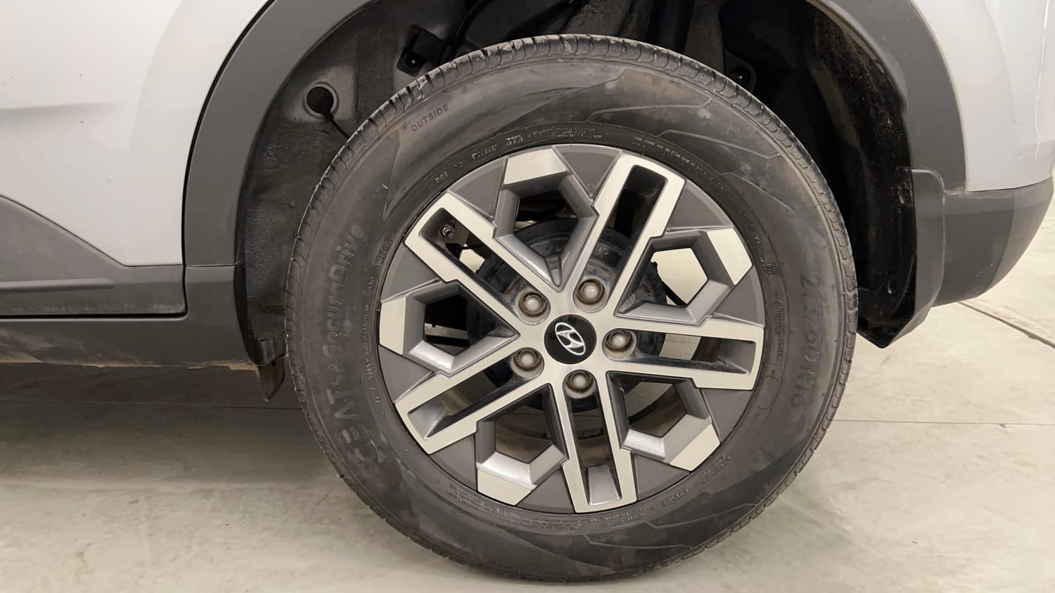 Used 2023 Hyundai Venue SX (O) 1.0 Turbo DCT Petrol Automatic tyres LEFT REAR TYRE RIM VIEW