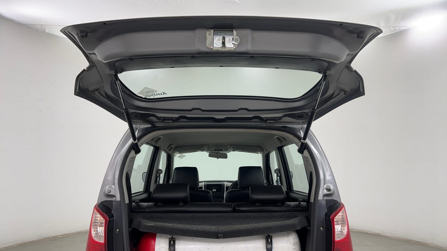 Used 2014 Maruti Suzuki Wagon R LXI CNG Cng Manual interior DICKY DOOR OPEN VIEW