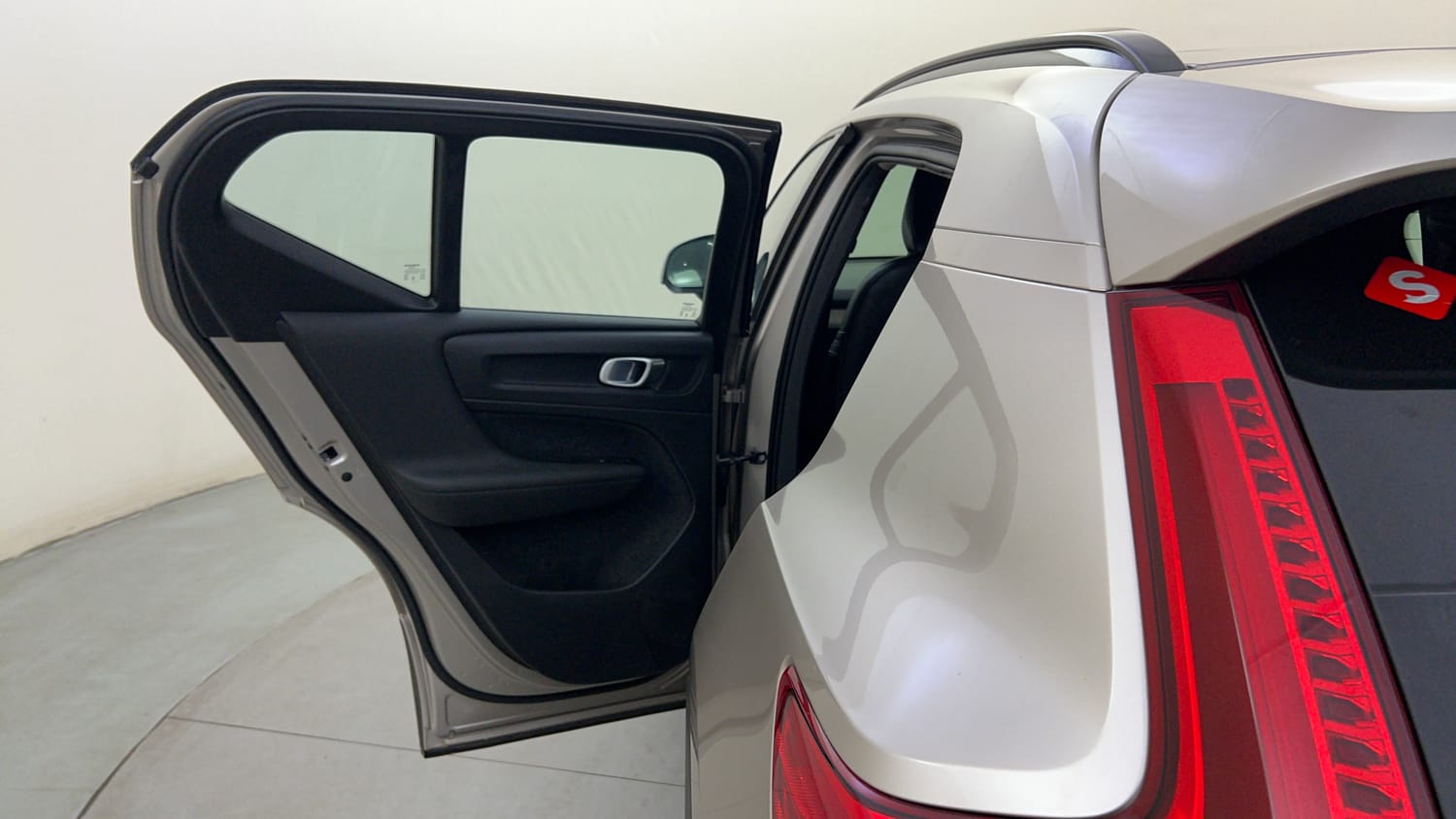 Used 2023 Volvo XC40 B4 Ultimate Petrol Automatic interior LEFT REAR DOOR OPEN VIEW