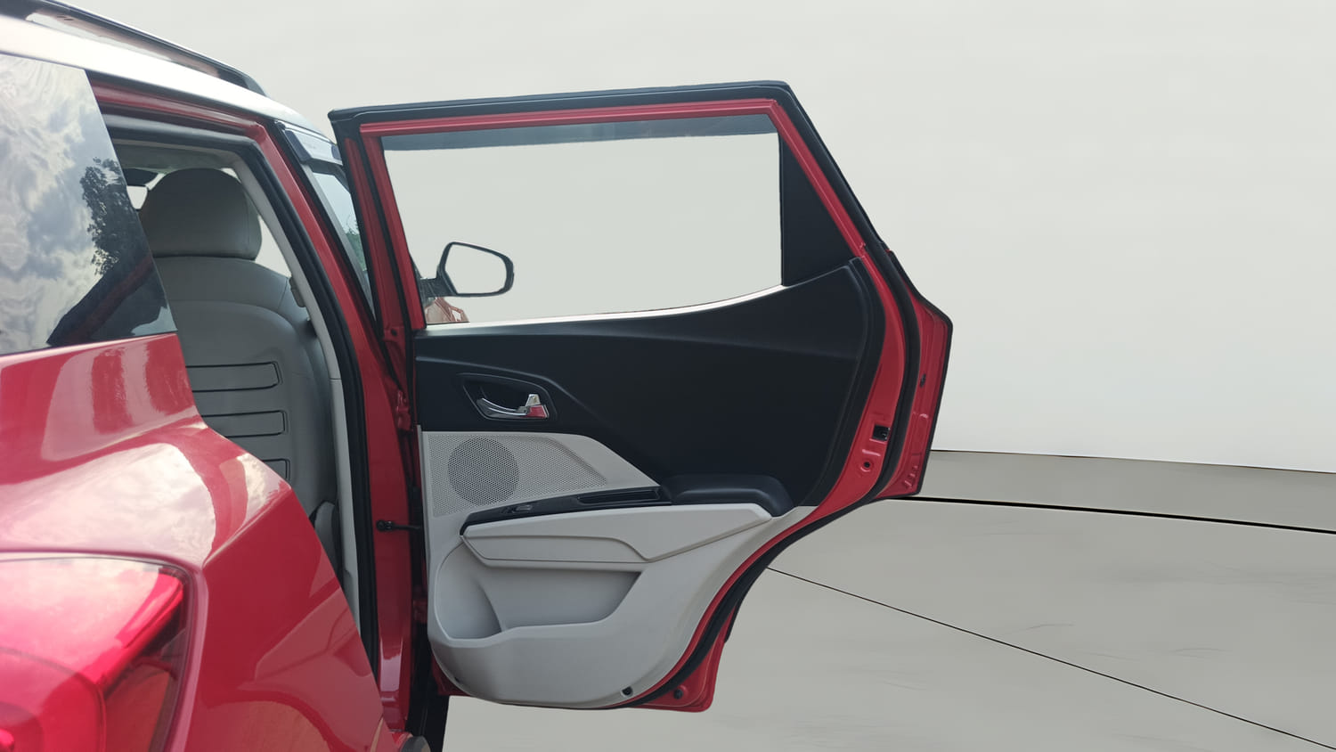 Used 2022 Mahindra XUV 300 W8 (O) 1.5 Diesel AMT Diesel Automatic interior RIGHT REAR DOOR OPEN VIEW