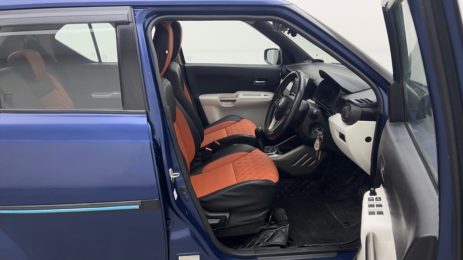 Used 2019 Maruti Suzuki Ignis Delta 1.2 MT Petrol Manual interior RIGHT SIDE FRONT DOOR CABIN VIEW