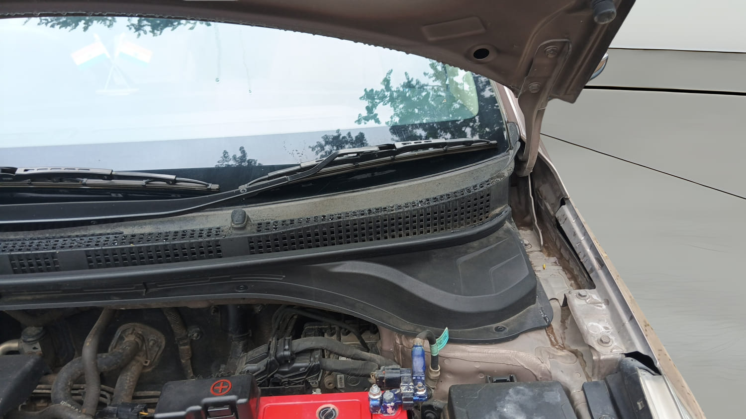 Used 2018 Hyundai Verna SX (O)1.6 VTVT Petrol Manual engine ENGINE LEFT SIDE HINGE & APRON VIEW