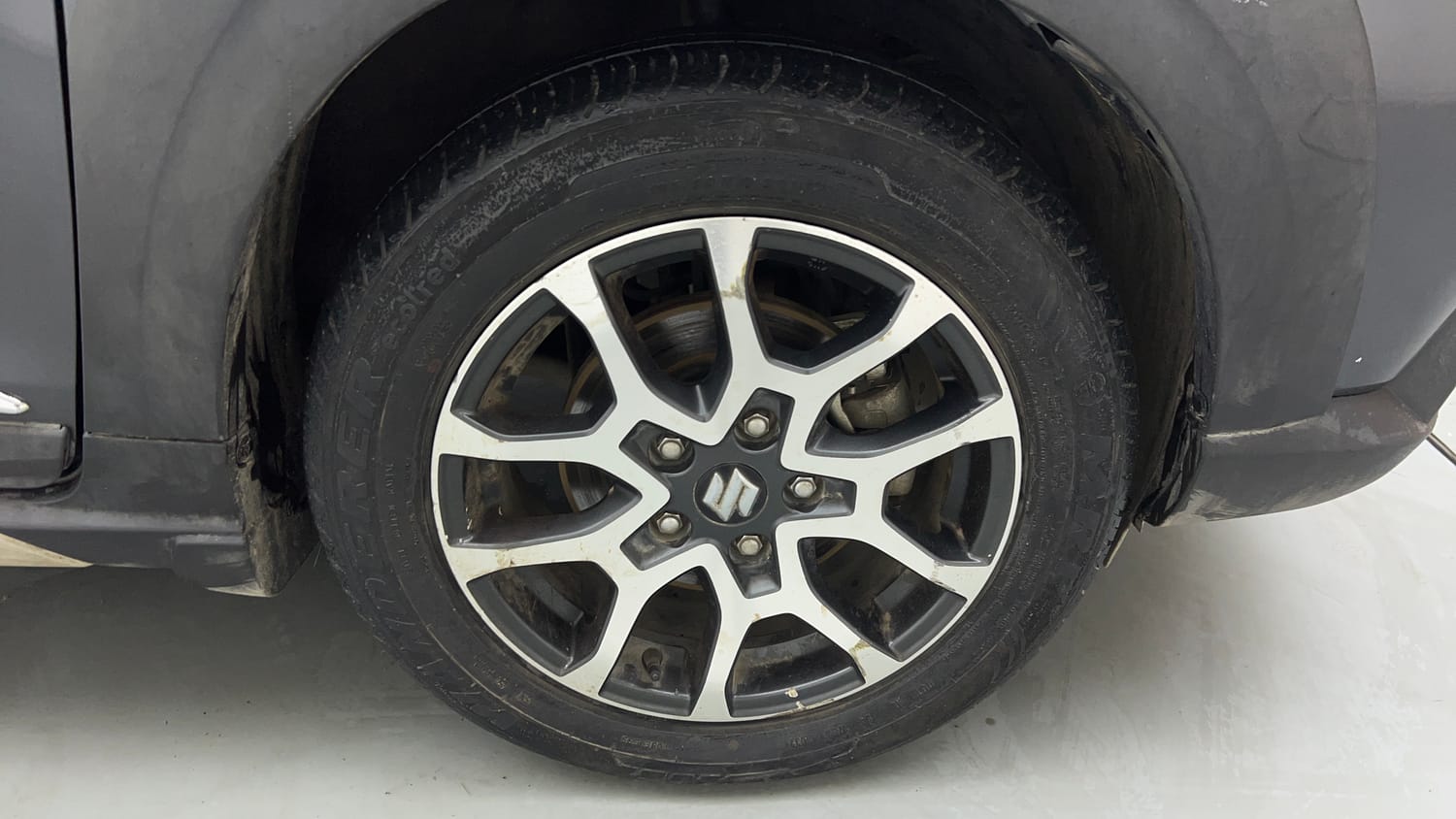 Used 2024 Maruti Suzuki XL6 Alpha AT Petrol Petrol Automatic tyres RIGHT FRONT TYRE RIM VIEW
