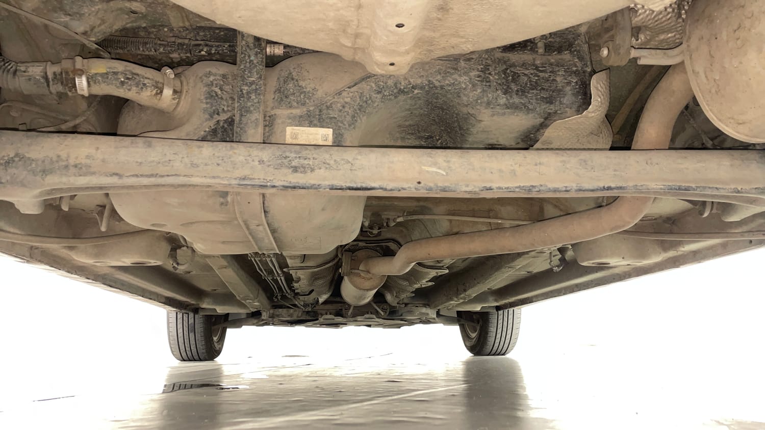 Used 2022 Mahindra XUV 300 W8 (O) 1.5 Diesel AMT Diesel Automatic extra REAR UNDERBODY VIEW (TAKEN FROM REAR)