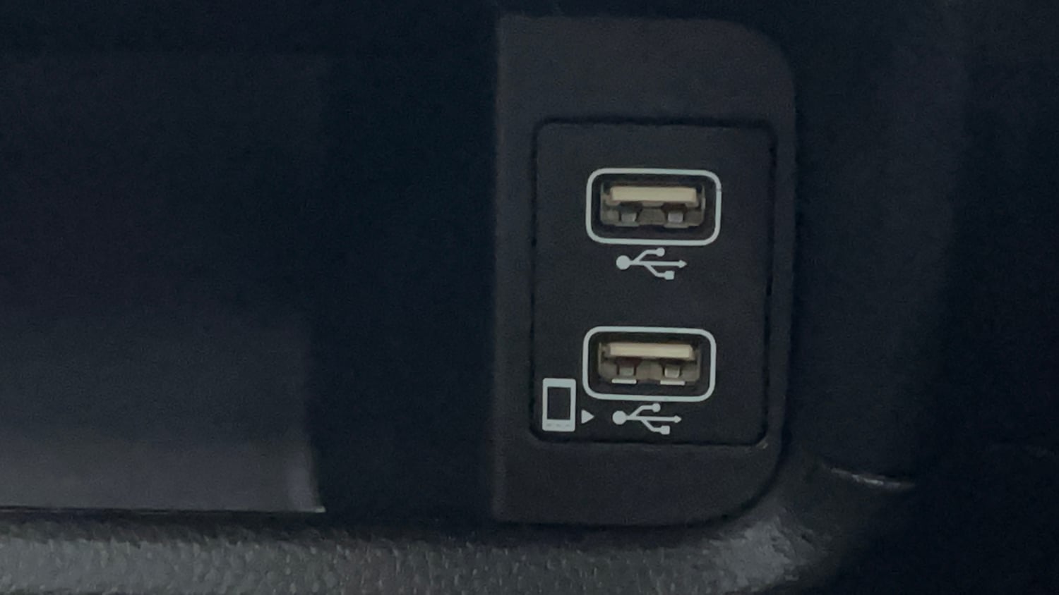 Used 2023 Honda Elevate VX MT Petrol Manual top_features Wireless phone charging