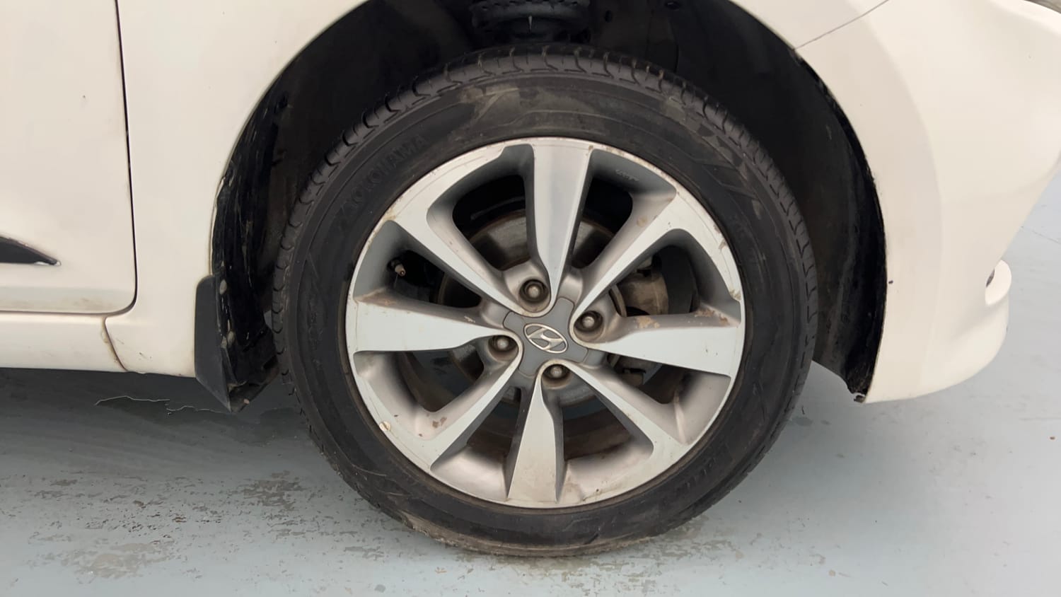 Used 2016 Hyundai Elite i20 Asta 1.2 Petrol Manual tyres RIGHT FRONT TYRE RIM VIEW