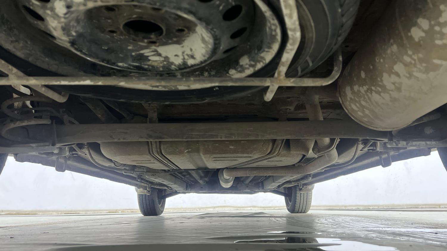 Used 2013 Maruti Suzuki Ertiga Vxi Petrol Manual extra REAR UNDERBODY VIEW (TAKEN FROM REAR)