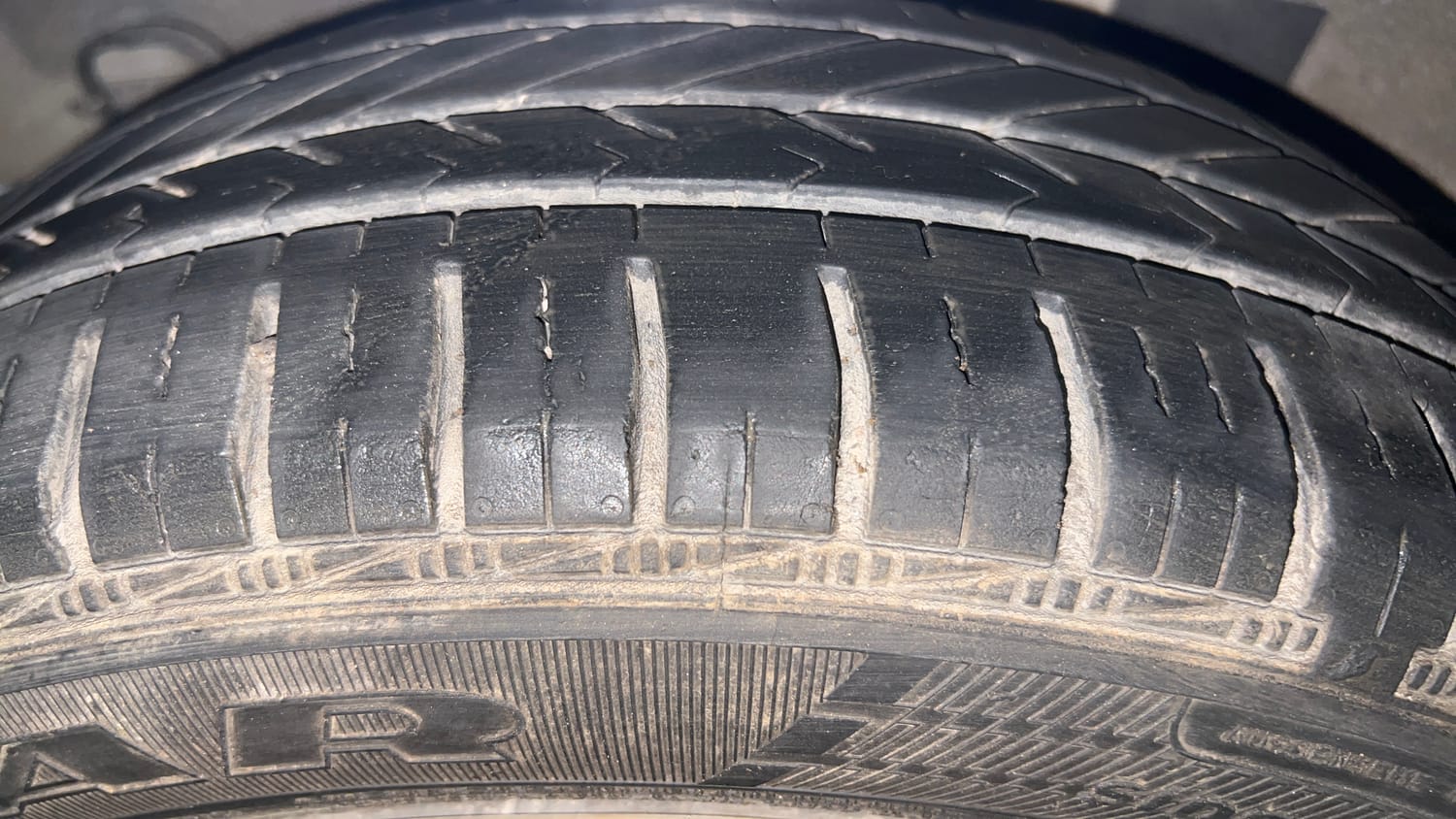 Used 2017 Hyundai Grand i10 Sportz 1.2 Kappa VTVT Petrol Manual tyres RIGHT REAR TYRE TREAD VIEW
