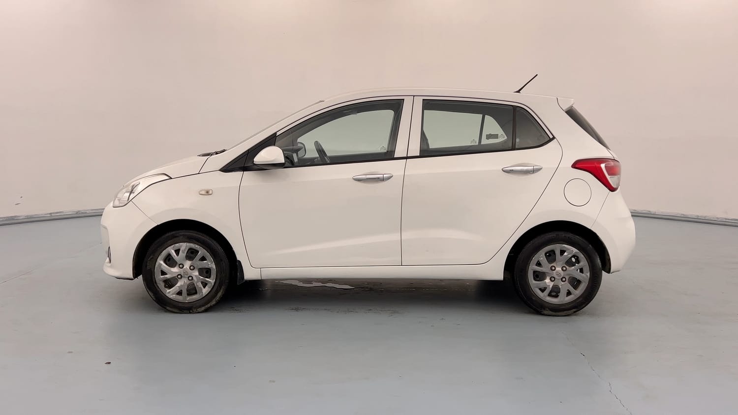 Used 2017 Hyundai Grand i10 Magna U2 1.2 CRDi Diesel Manual exterior LEFT SIDE VIEW