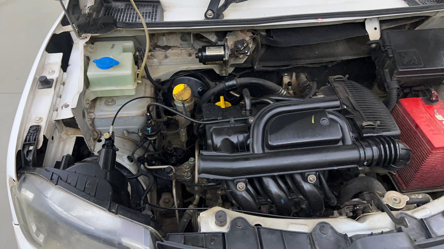 Used 2018 renault Kwid 1.0 RXL Anniversary Edition Petrol Manual engine ENGINE RIGHT SIDE VIEW