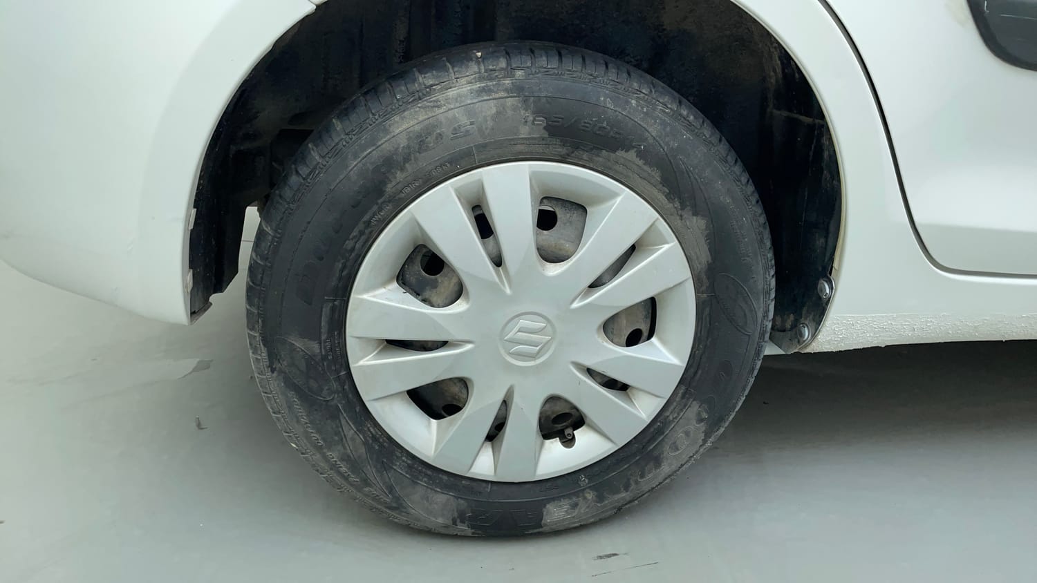 Used 2013 Maruti Suzuki Swift Dzire VXI Petrol Manual tyres RIGHT REAR TYRE RIM VIEW