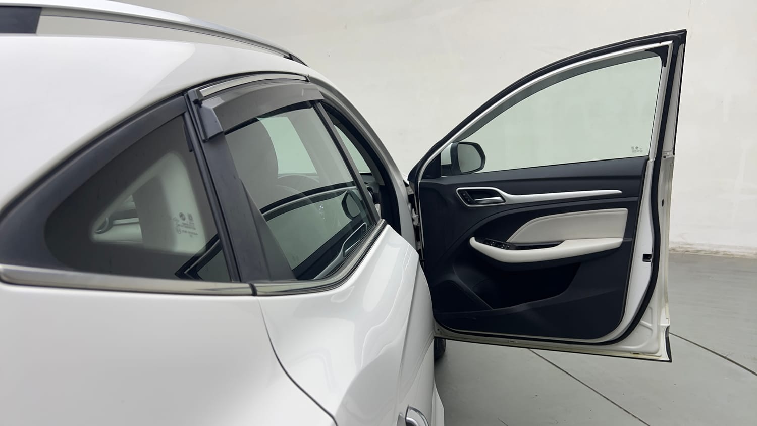 Used 2023 MG Motors Astor Super EX 1.5 MT Petrol Manual interior RIGHT FRONT DOOR OPEN VIEW