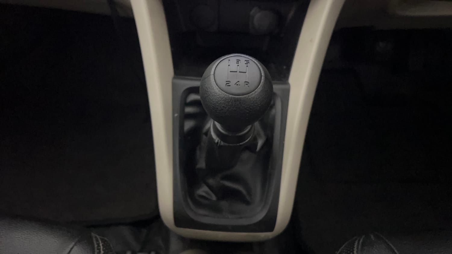 Used 2019 Maruti Suzuki Celerio LXi Petrol Manual interior GEAR  KNOB VIEW