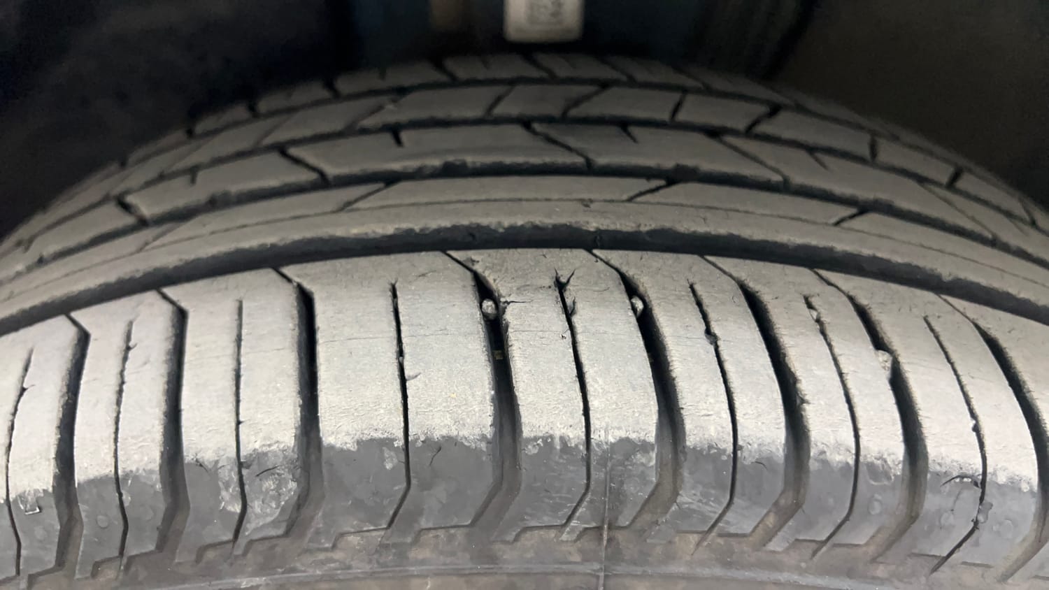 Used 2024 Skoda Slavia Ambition 1.0L TSI AT Petrol Automatic tyres LEFT FRONT TYRE TREAD VIEW
