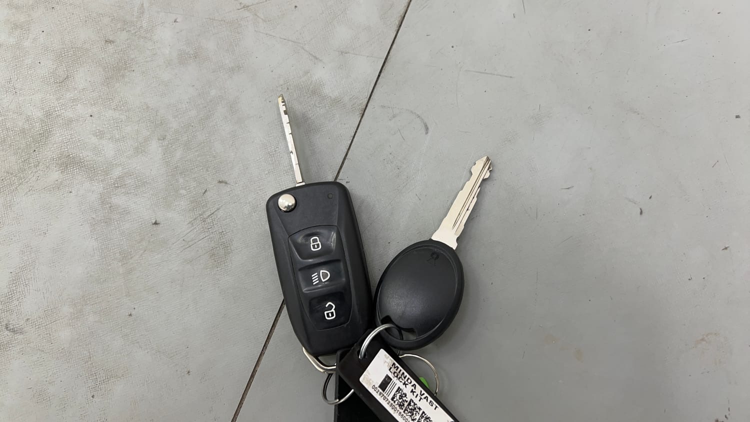 Used 2018 Tata Hexa XE 4x2 7 STR Diesel Manual extra CAR KEY VIEW