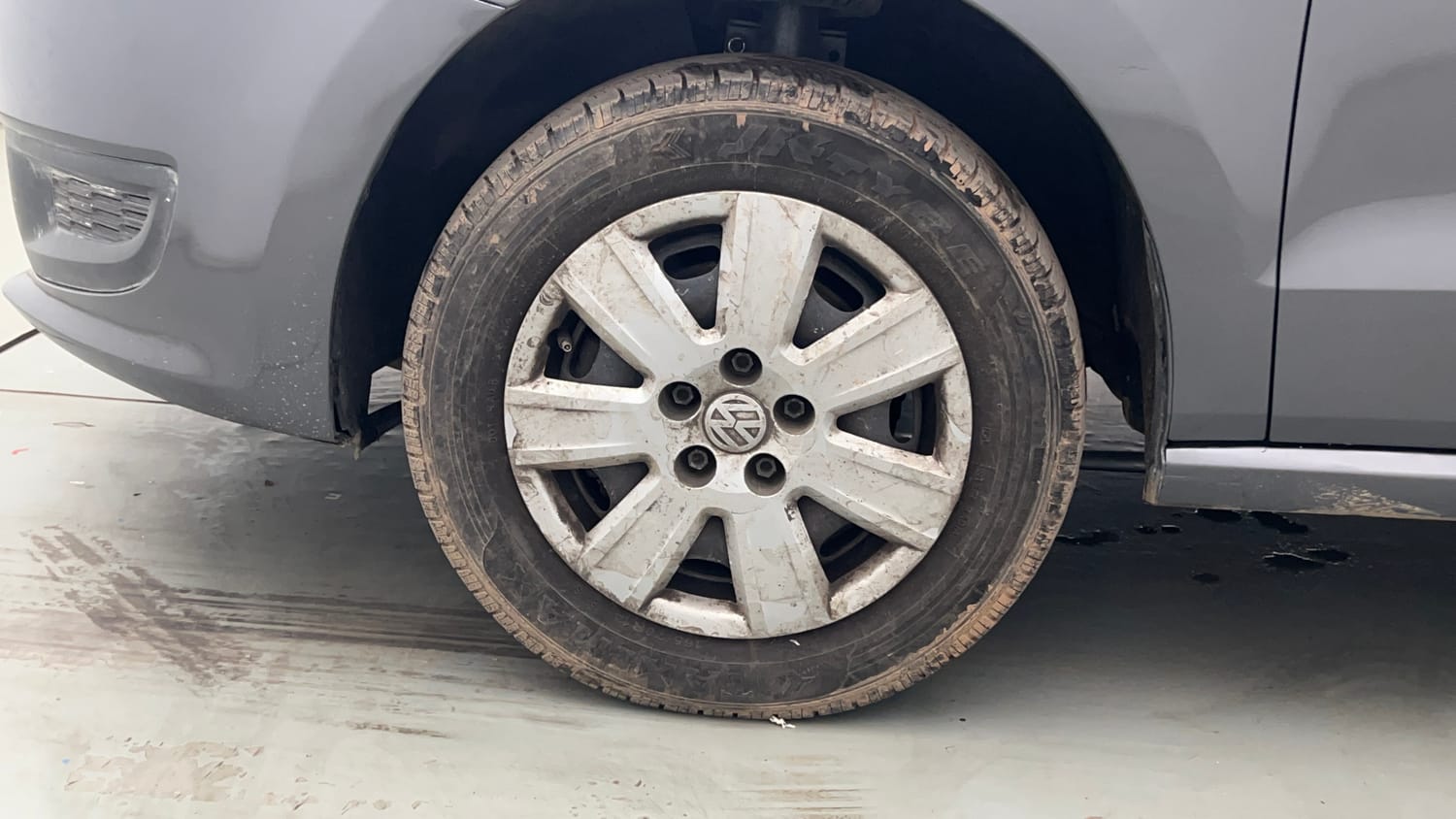 Used 2013 Volkswagen Polo Trendline 1.2L (P) Petrol Manual tyres LEFT FRONT TYRE RIM VIEW