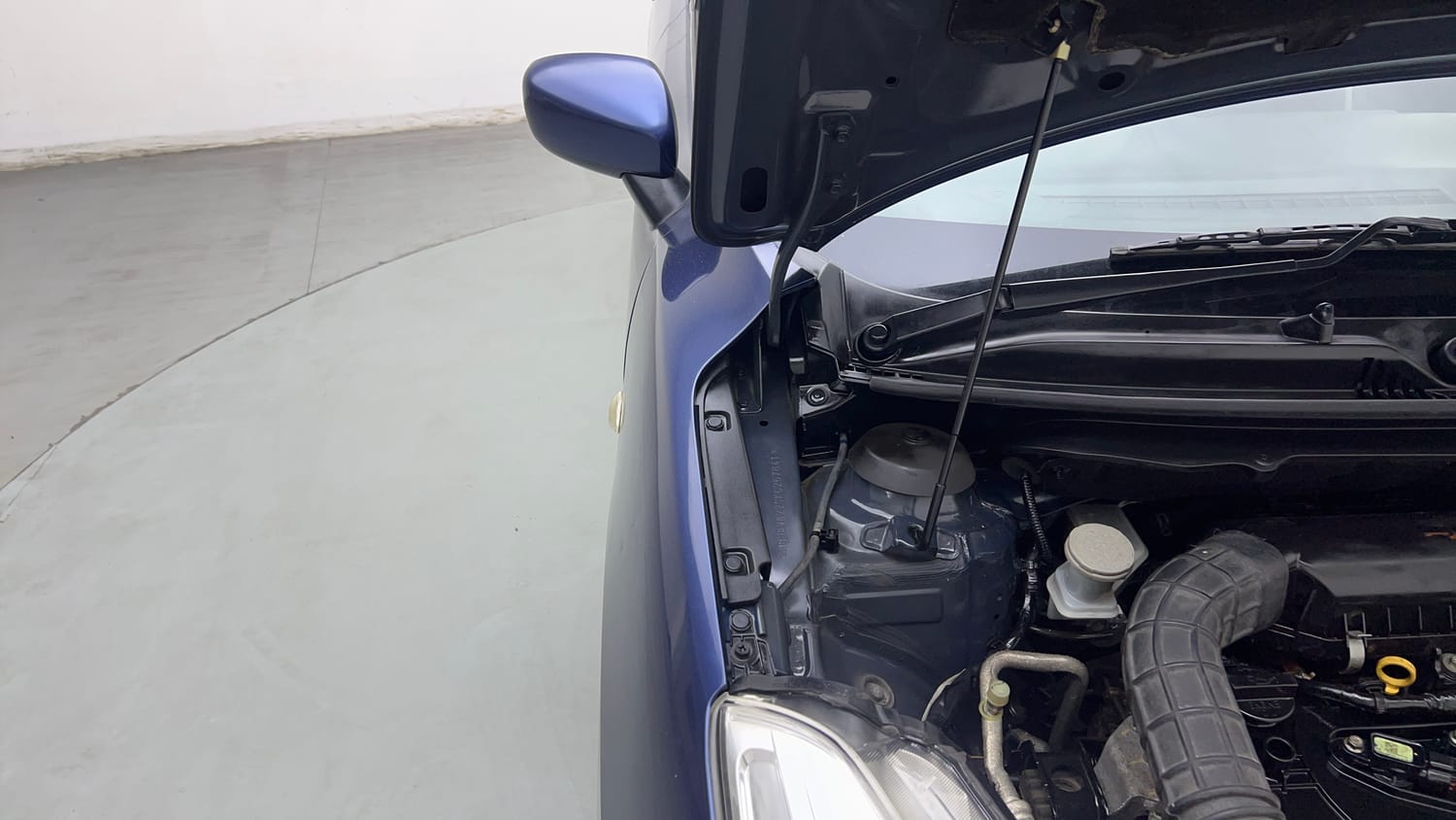 Used 2019 Maruti Suzuki Baleno Sigma 1.2 Petrol Manual engine ENGINE RIGHT SIDE HINGE & APRON VIEW