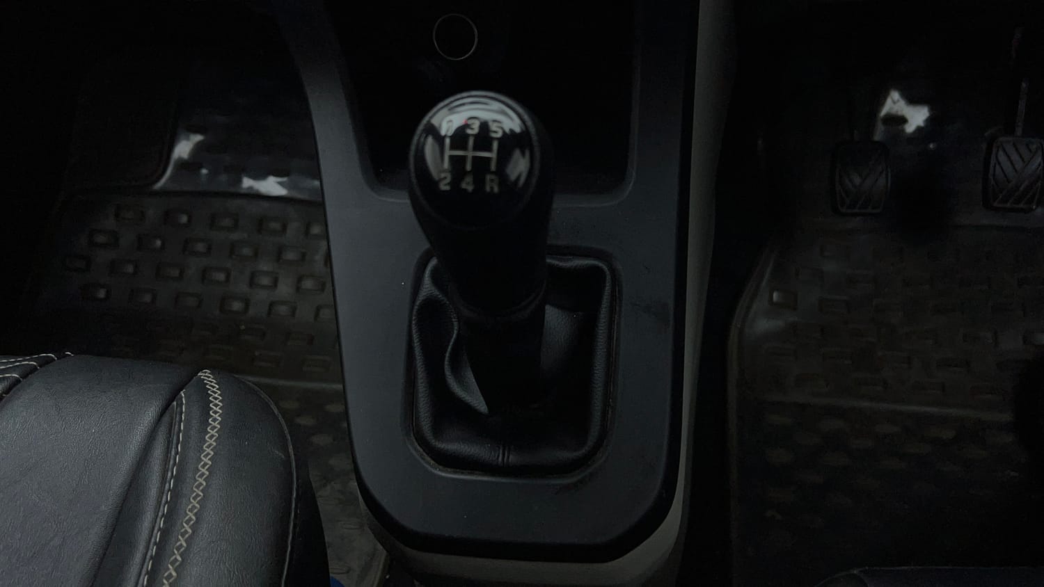 Used 2024 Maruti Suzuki Wagon R VXI 1.0 CNG Cng Manual interior GEAR  KNOB VIEW
