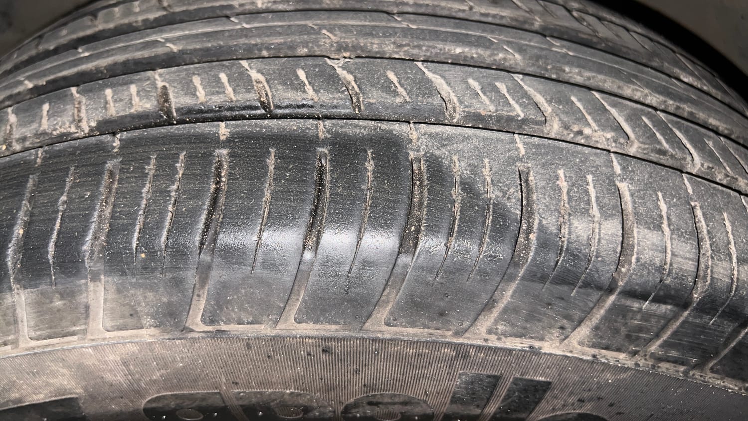 Used 2021 Tata Harrier XZA Plus Dual Tone Diesel Automatic tyres LEFT FRONT TYRE TREAD VIEW
