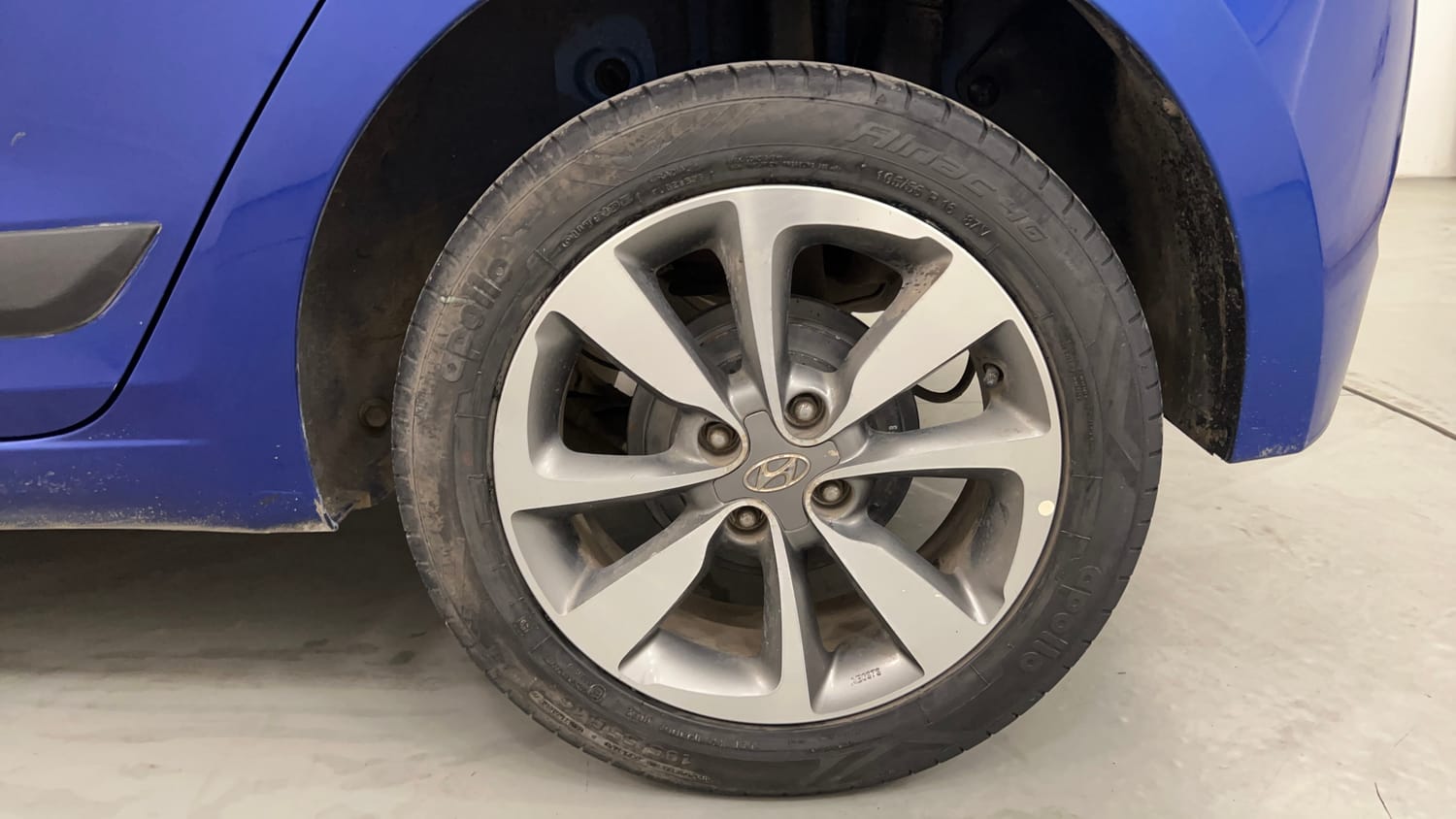 Used 2015 Hyundai Elite i20 Asta 1.2 Petrol Manual tyres LEFT REAR TYRE RIM VIEW