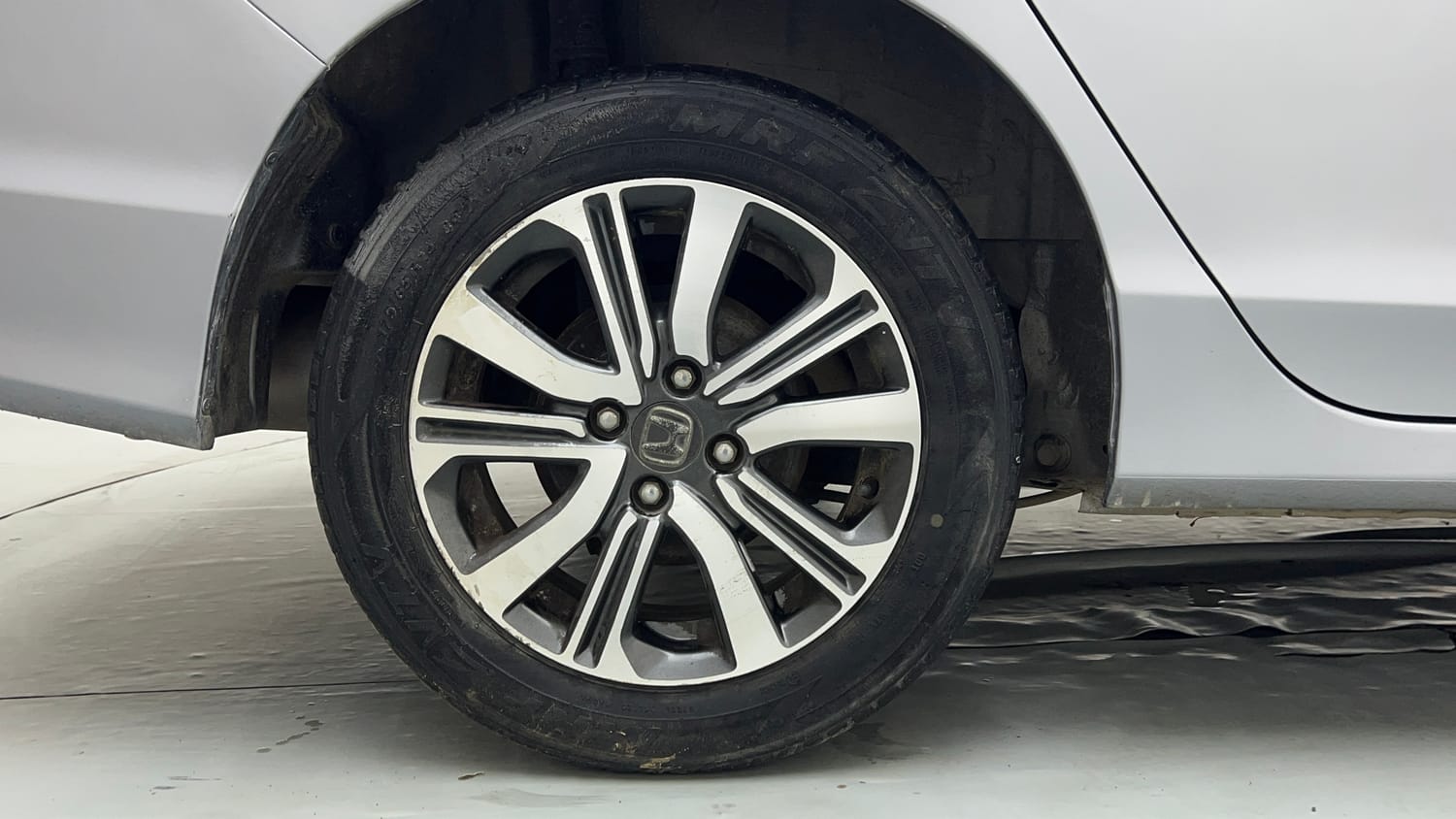 Used 2019 Honda City V CVT Petrol Petrol Automatic tyres RIGHT REAR TYRE RIM VIEW