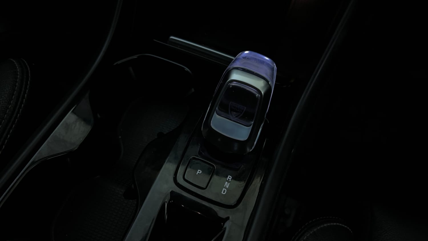 Used 2023 Volvo XC40 B4 Ultimate Petrol Automatic interior GEAR  KNOB VIEW