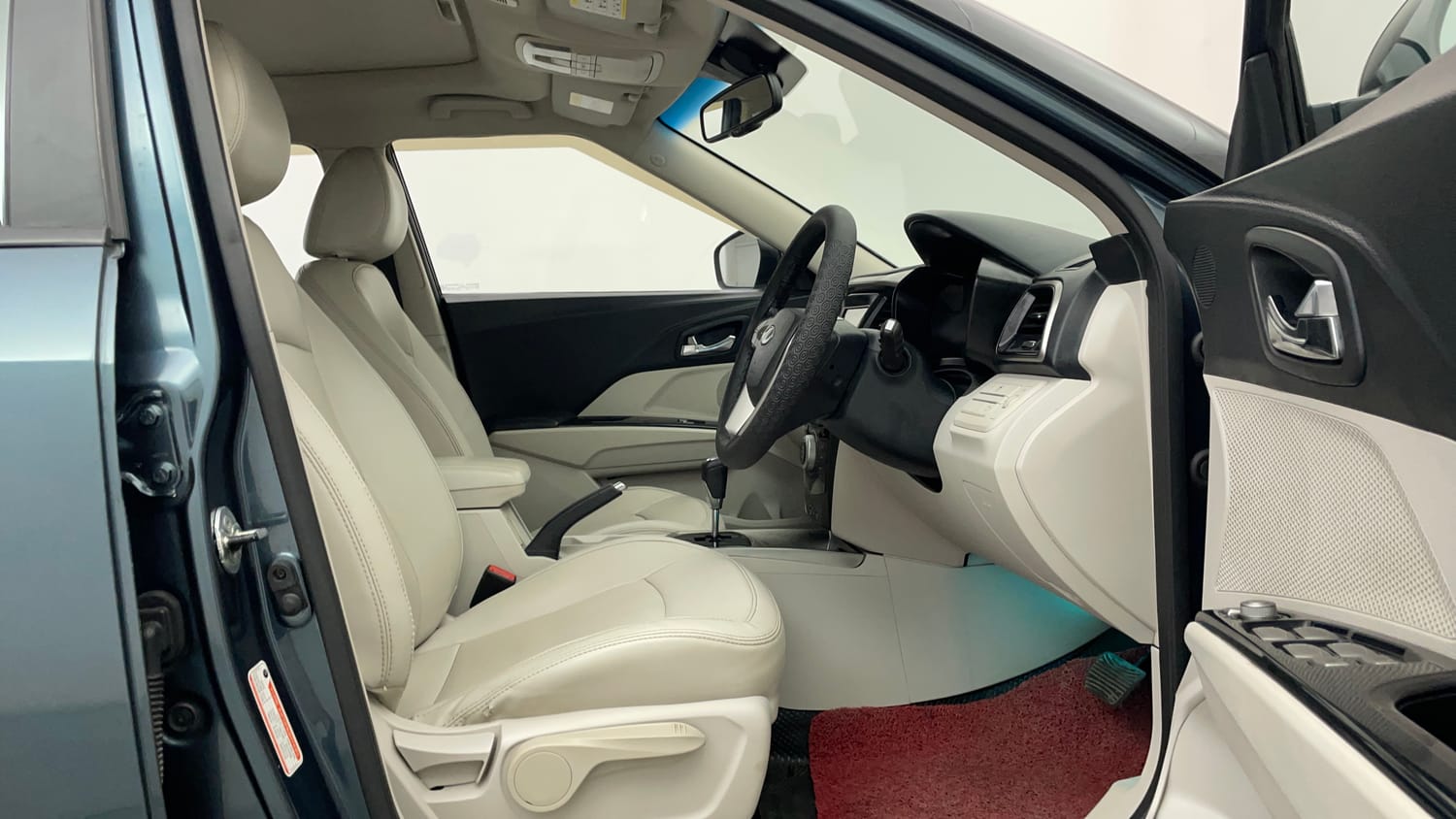 Used 2022 Mahindra XUV 300 W8 (O) 1.5 Diesel AMT Diesel Automatic interior RIGHT SIDE FRONT DOOR CABIN VIEW