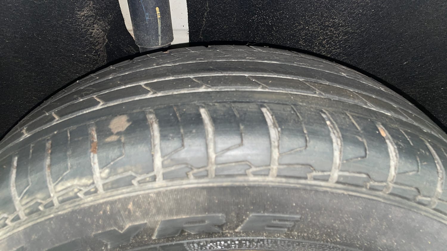 Used 2016 Ford EcoSport Ambiente 1.5L TDCi Diesel Manual tyres RIGHT REAR TYRE TREAD VIEW