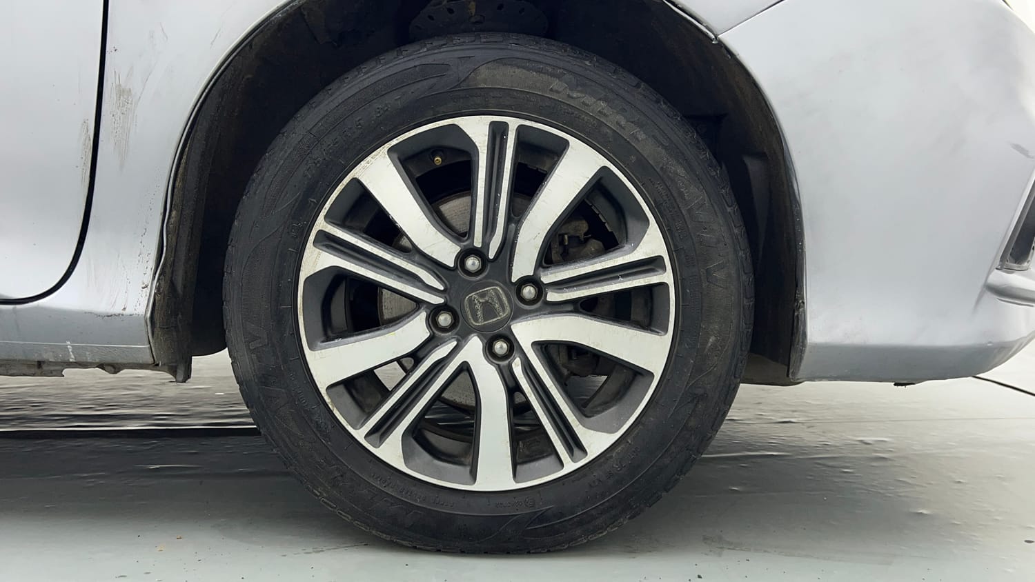 Used 2019 Honda City V CVT Petrol Petrol Automatic tyres RIGHT FRONT TYRE RIM VIEW