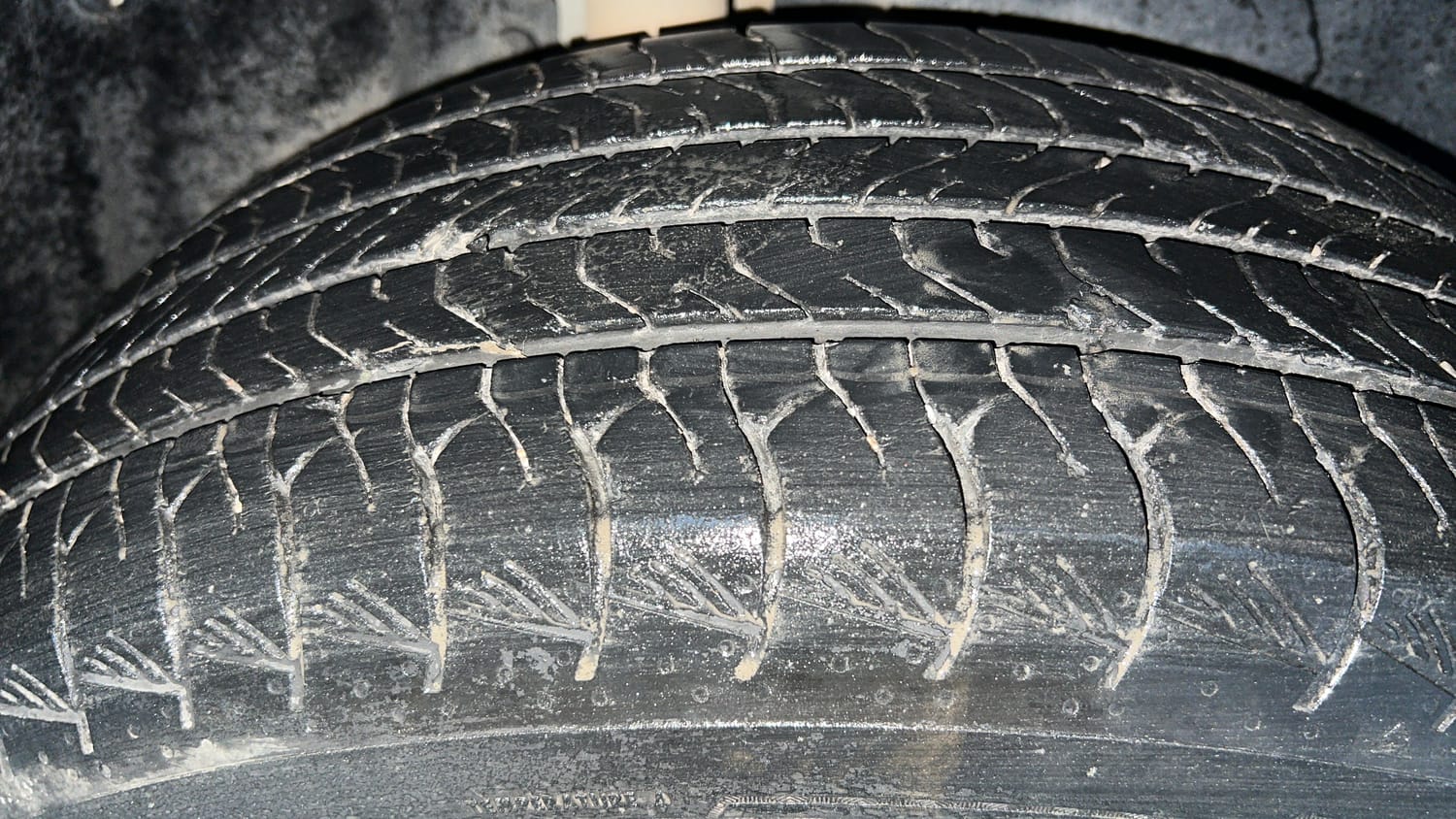 Used 2023 Maruti Suzuki Grand Vitara Zeta Smart Hybrid Petrol Manual tyres RIGHT REAR TYRE TREAD VIEW