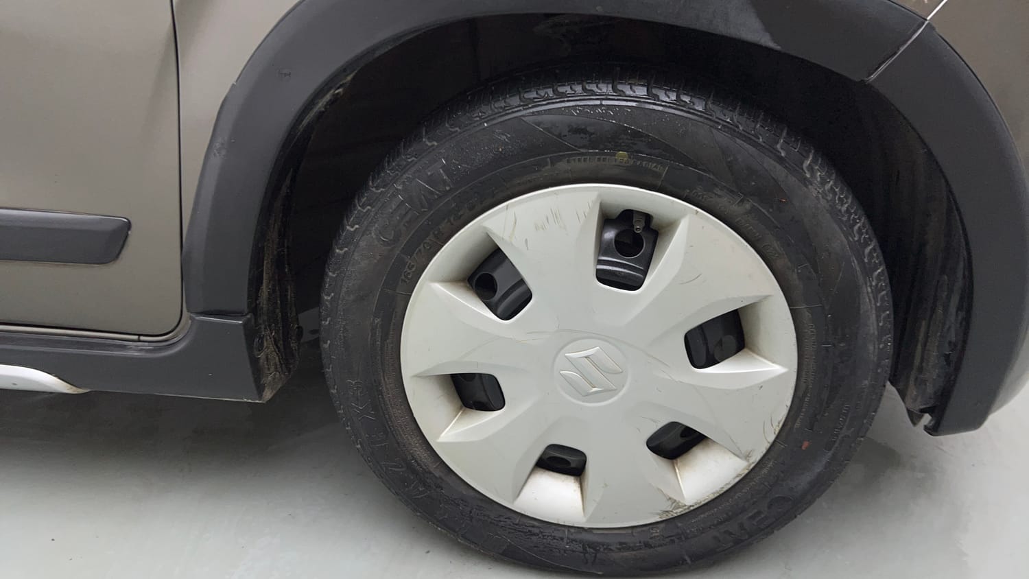 Used 2020 Maruti Suzuki Wagon R 1.0 VXi (O) 1.0 AMT Petrol Automatic tyres RIGHT FRONT TYRE RIM VIEW
